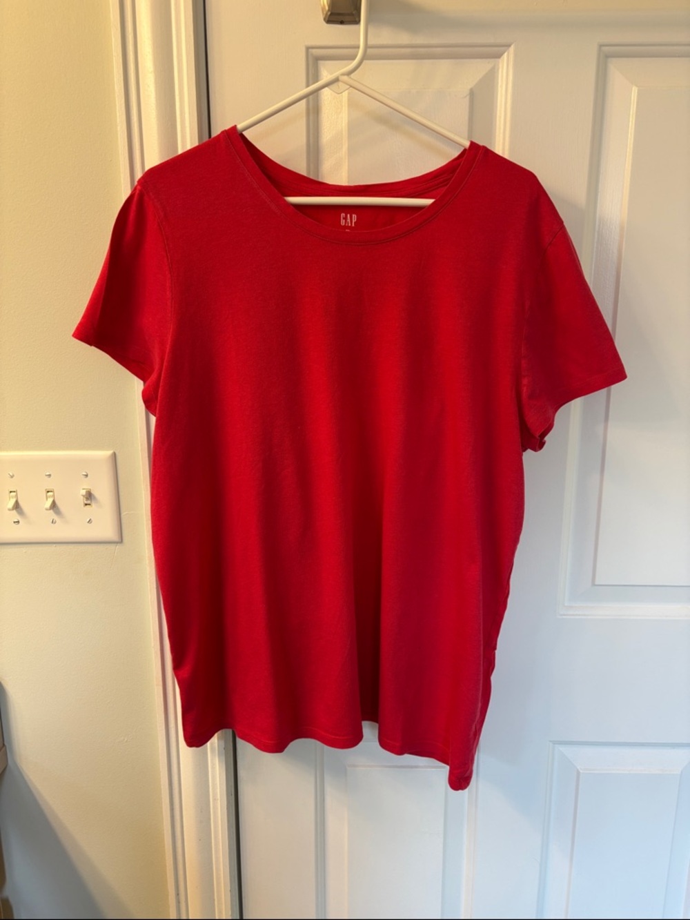 GAP Women’s Short Sleeve Crewneck Tee in Bright Red
